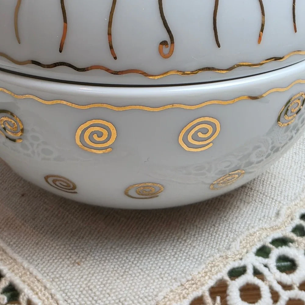 Pottery‎ Barn 'Nile' White Porcelain Tea-For-1 Gold Wavy Line & Spiral Pot & Cup
